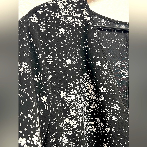 Women’s V-Neck Polyester Dress - Black & White - 1X - Picture 5 of 12